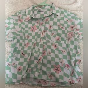 Hollister women’s green pattern cherry blossom button up shirt Size M